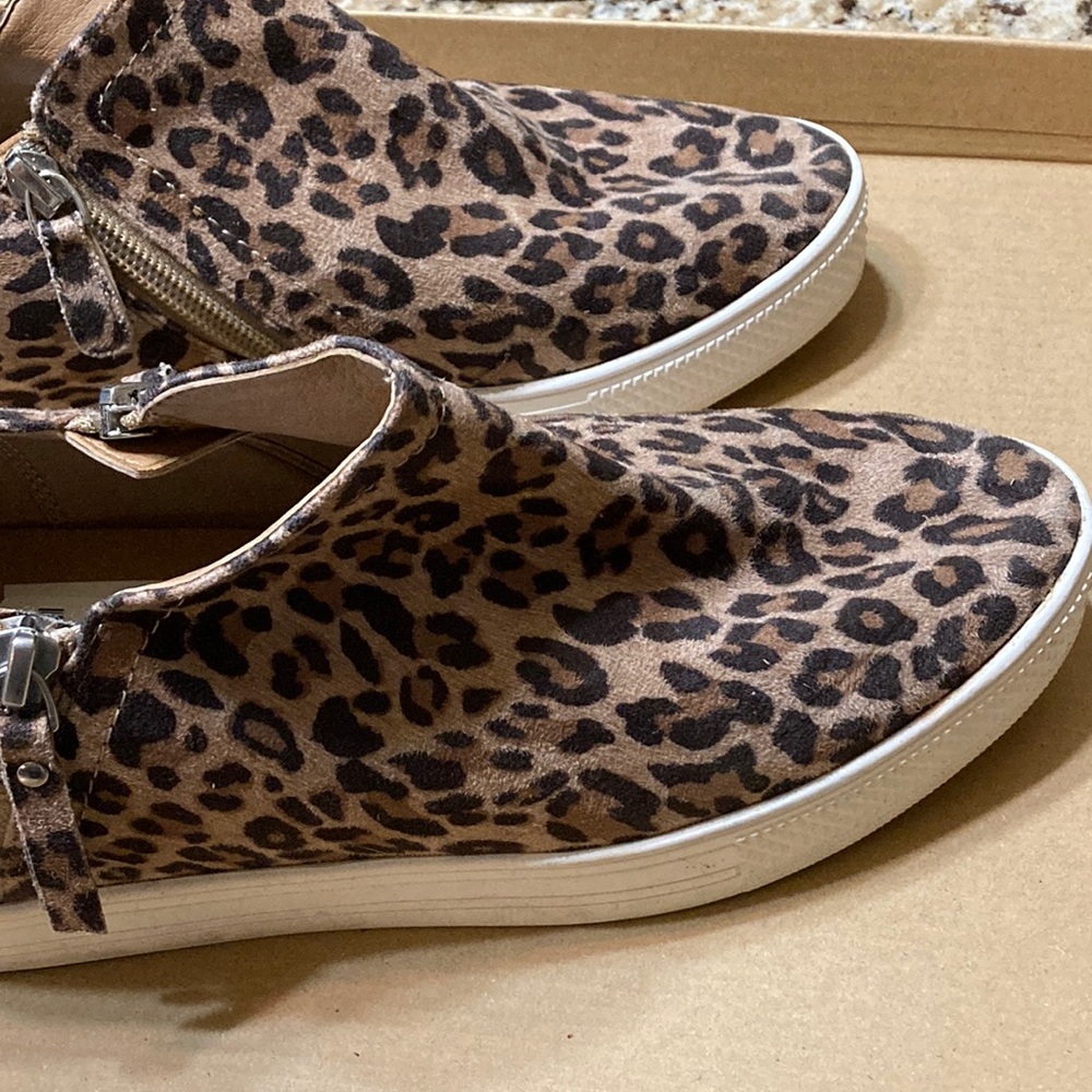Leopard Print Casual Sneakers